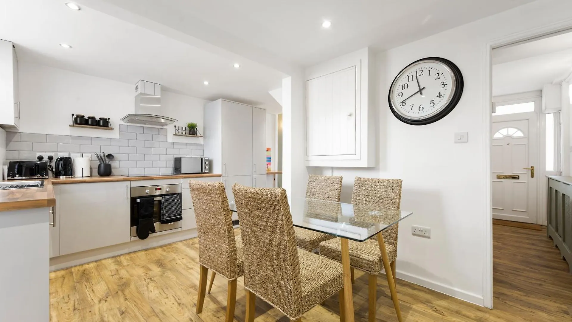 Modern 4 Bed & 4 En-Suite City Centre With Parking Southampton Holiday home