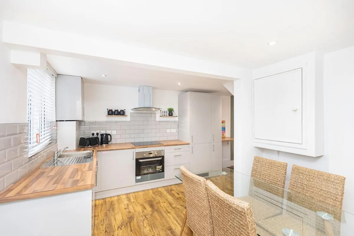 Modern 4 Bed & 4 En-Suite City Centre With Parking 사우샘프턴 0*,