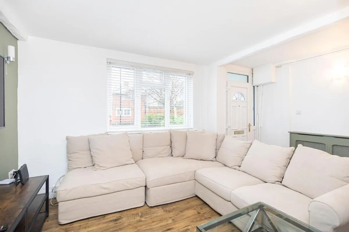 Modern 4 Bed & 4 En-Suite City Centre With Parking 사우샘프턴 펜션